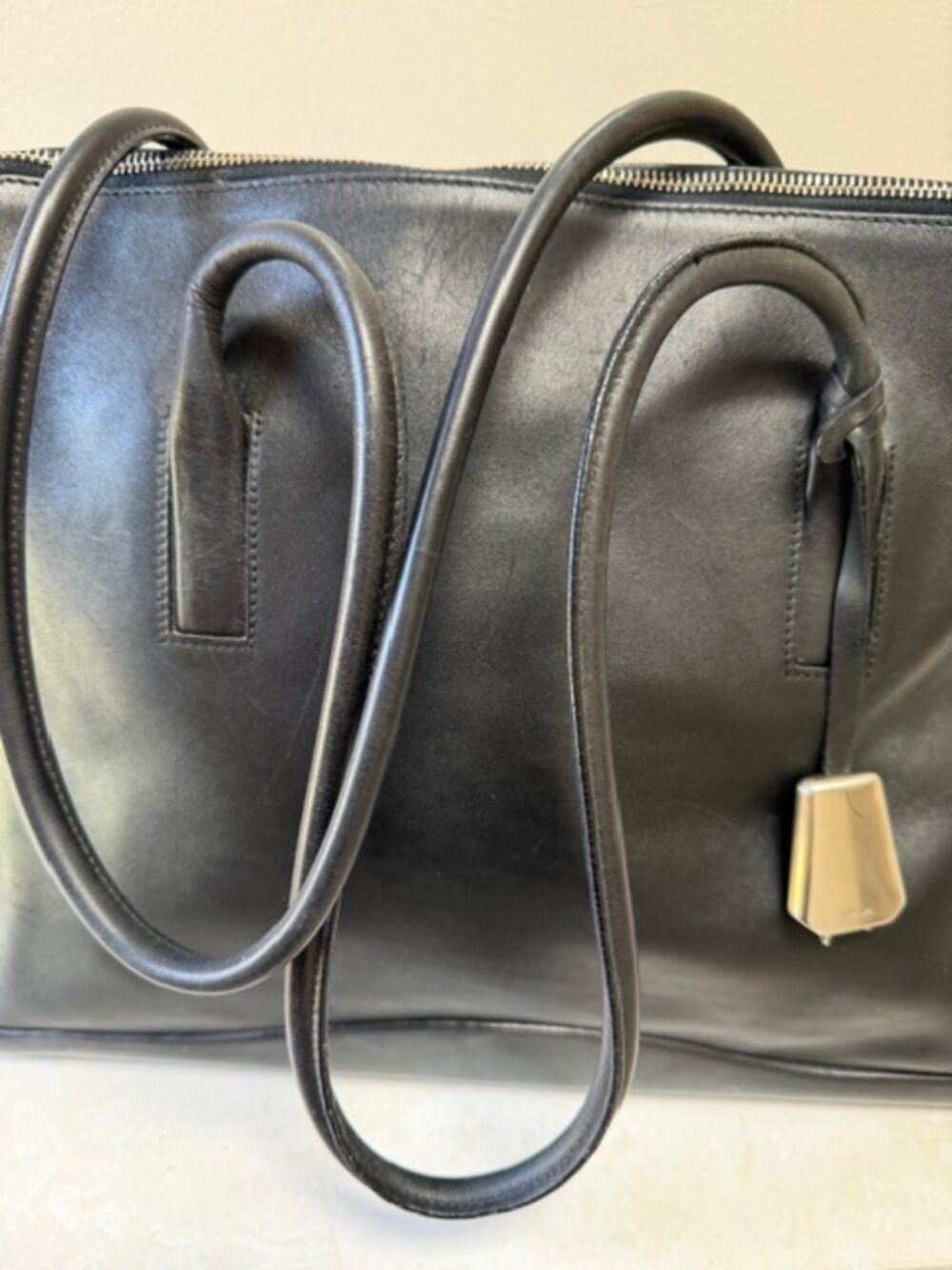 VINTAGE PRADE BLACK LEATHER TOTE BAG WITH LOCK - Picture 3 of 14